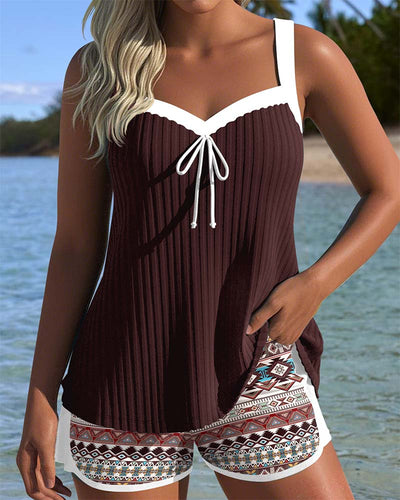 Tankini med ribbestruktur og trykte strandshorts