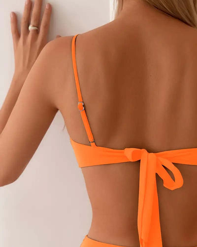 Elegant to-delt: Forførende bikini