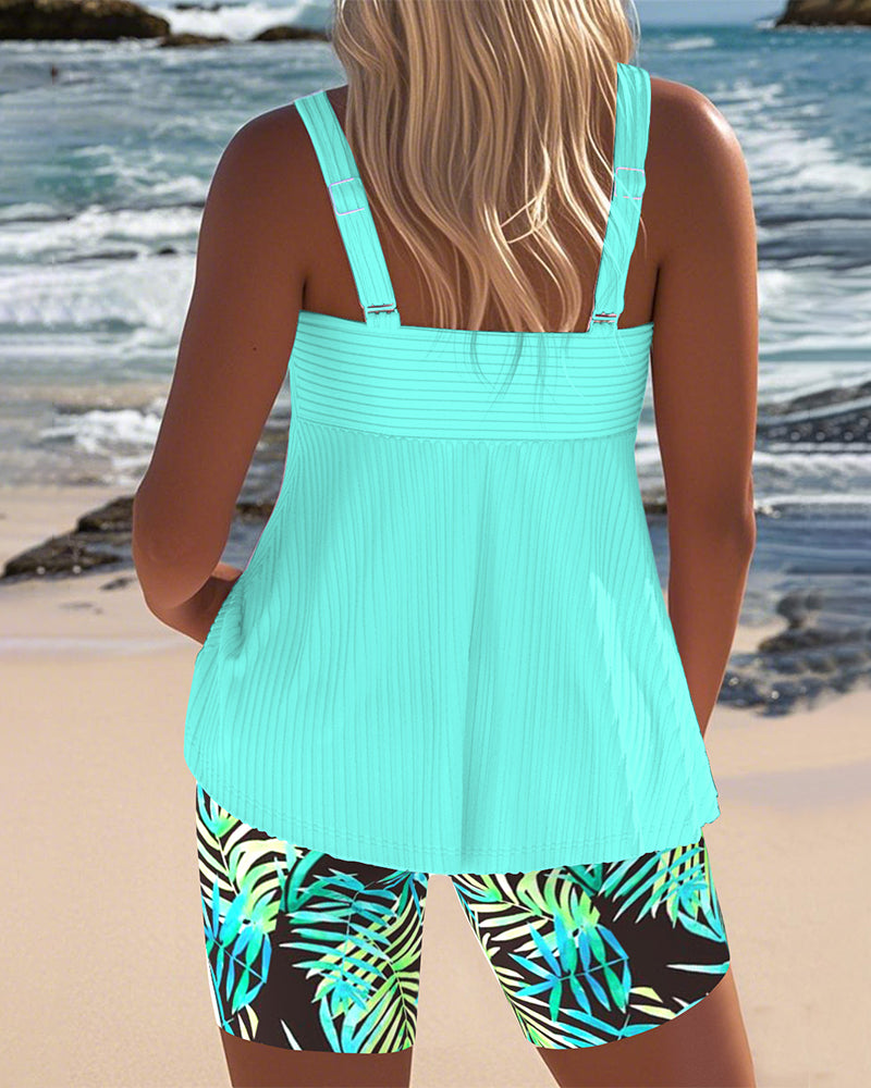 Stripete Tankini med trykt overdel og matchende strandshorts

Rewritten: "Stripete Tankini med dekorativ overdel og matchende strandshorts"