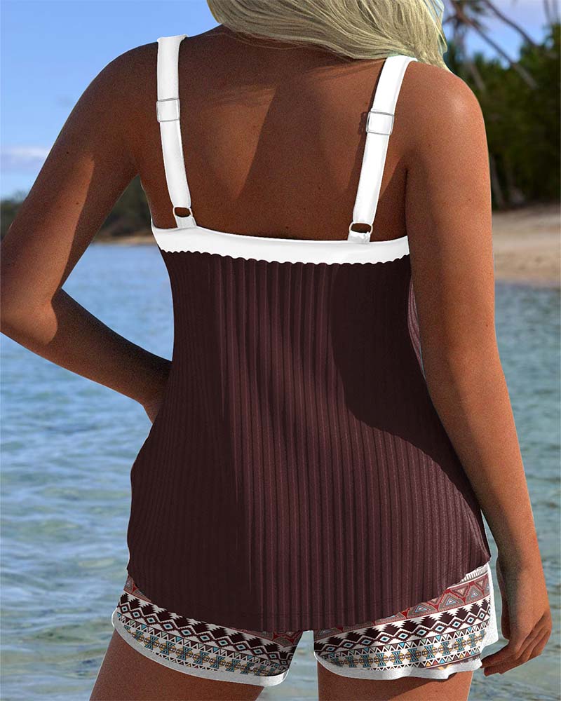 Tankini med ribbestruktur og trykte strandshorts