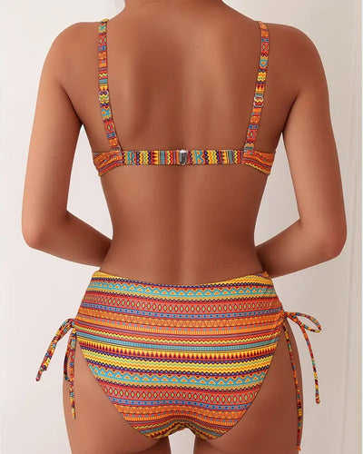 To-delt badedrakt med stripete bikini-top
