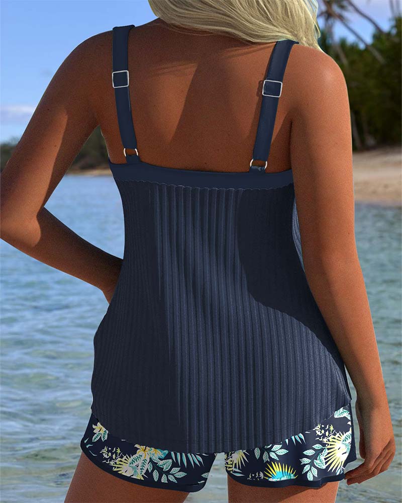 Stripete to-delt tankini med shorts-sett
